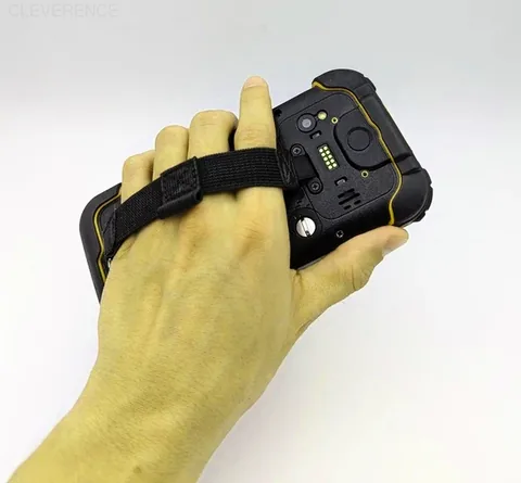 АТОЛ Smart.Touch прикреплен к руке